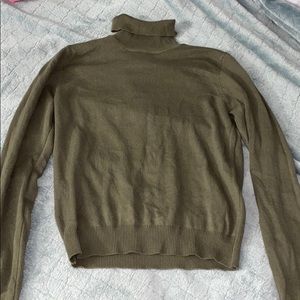 Cropped olive sweater with turtle neck